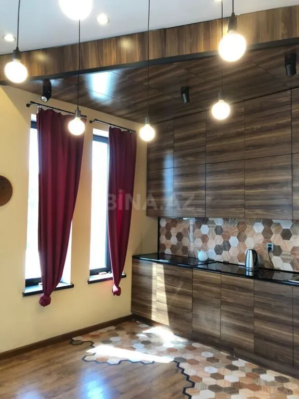 Satılır 5 otaqlı həyət evi 250 m²