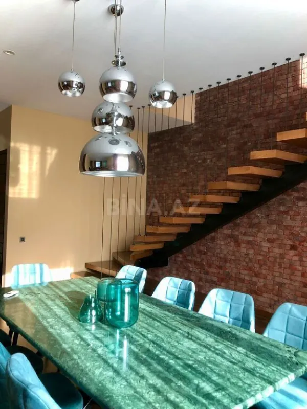 Satılır 5 otaqlı həyət evi 250 m²