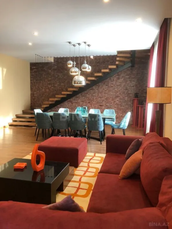 Satılır 5 otaqlı həyət evi 250 m²