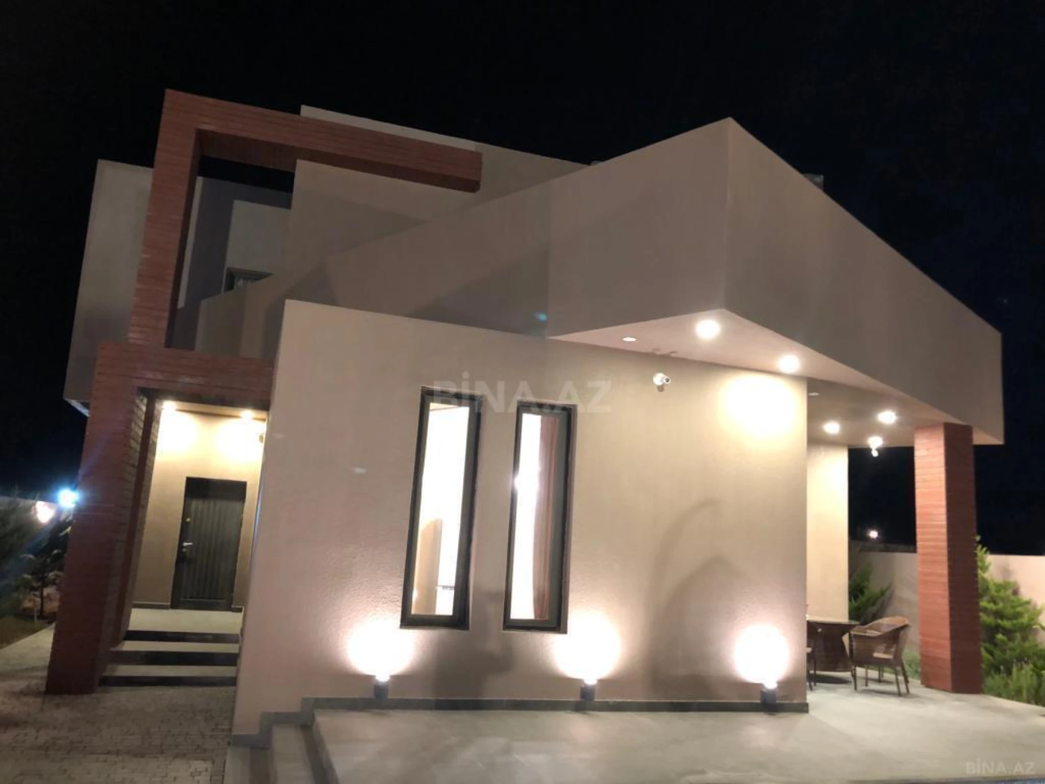 Satılır 5 otaqlı həyət evi 250 m²