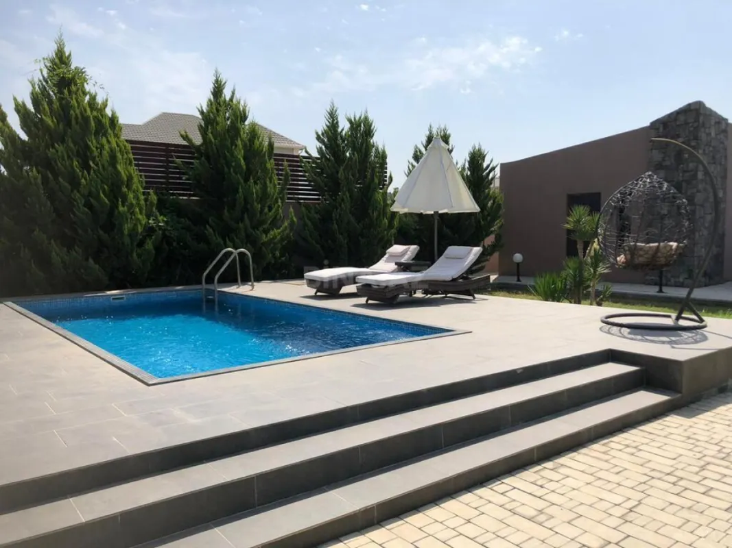 Satılır 5 otaqlı həyət evi 250 m²