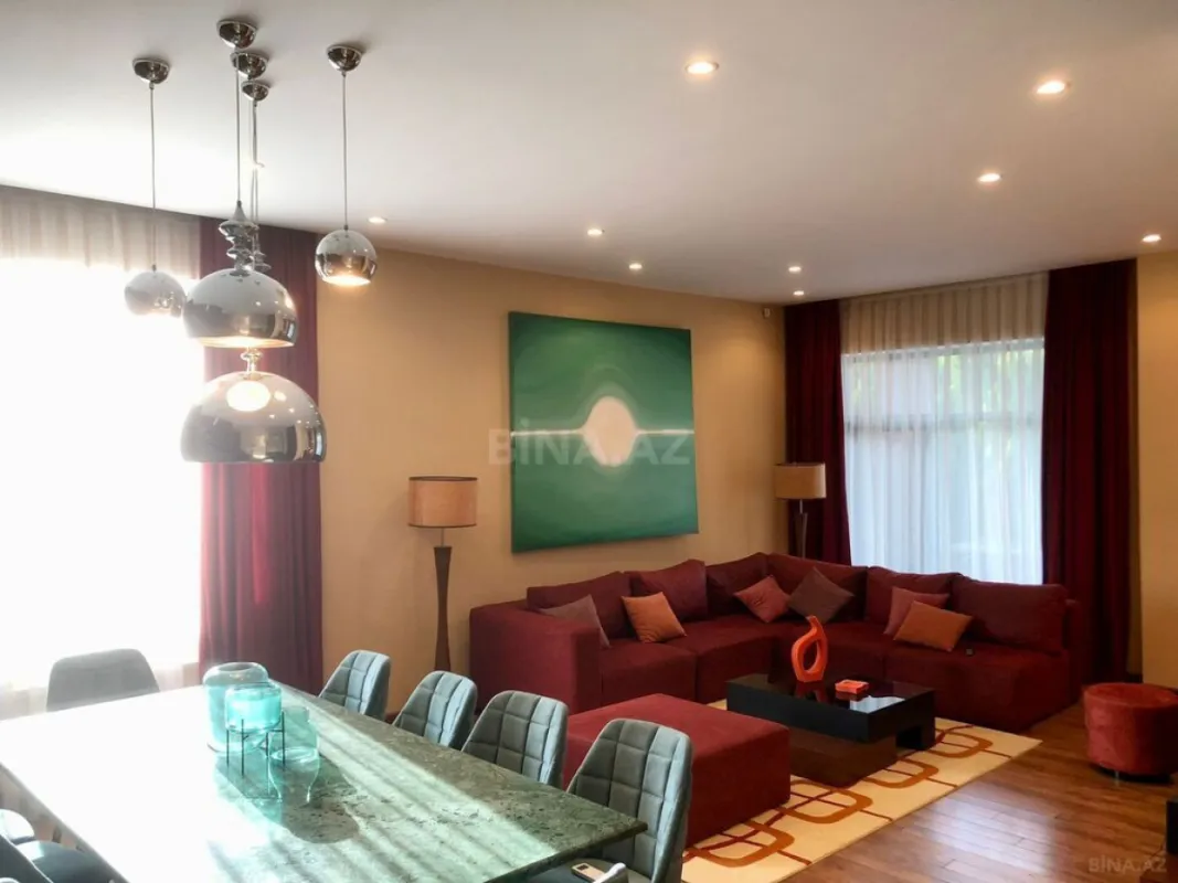 Satılır 5 otaqlı həyət evi 250 m²