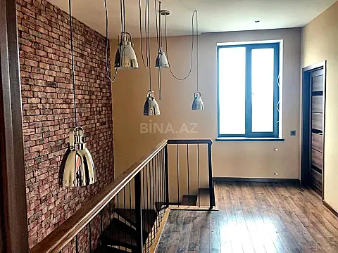 Satılır 5 otaqlı həyət evi 250 m²