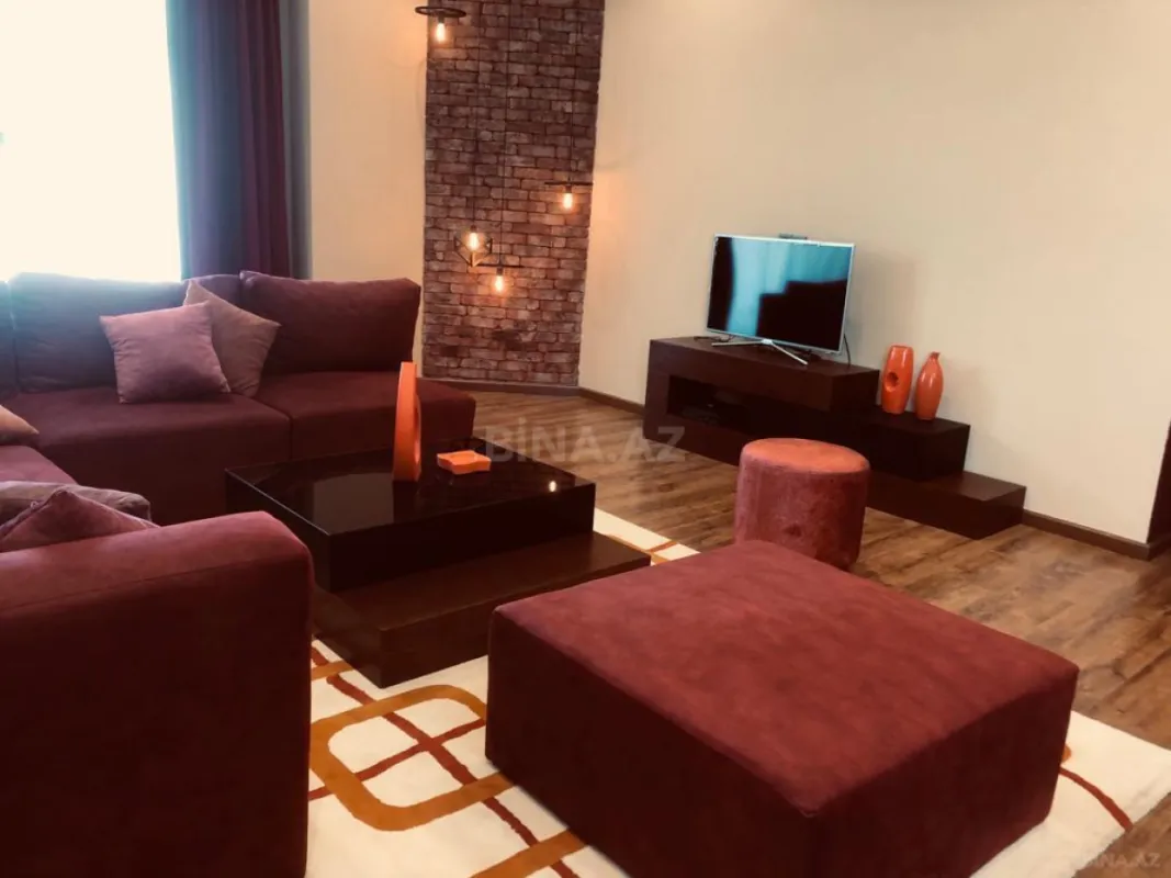 Satılır 5 otaqlı həyət evi 250 m²
