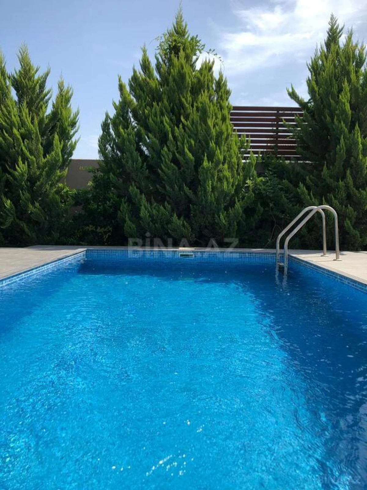 Satılır 5 otaqlı həyət evi 250 m²