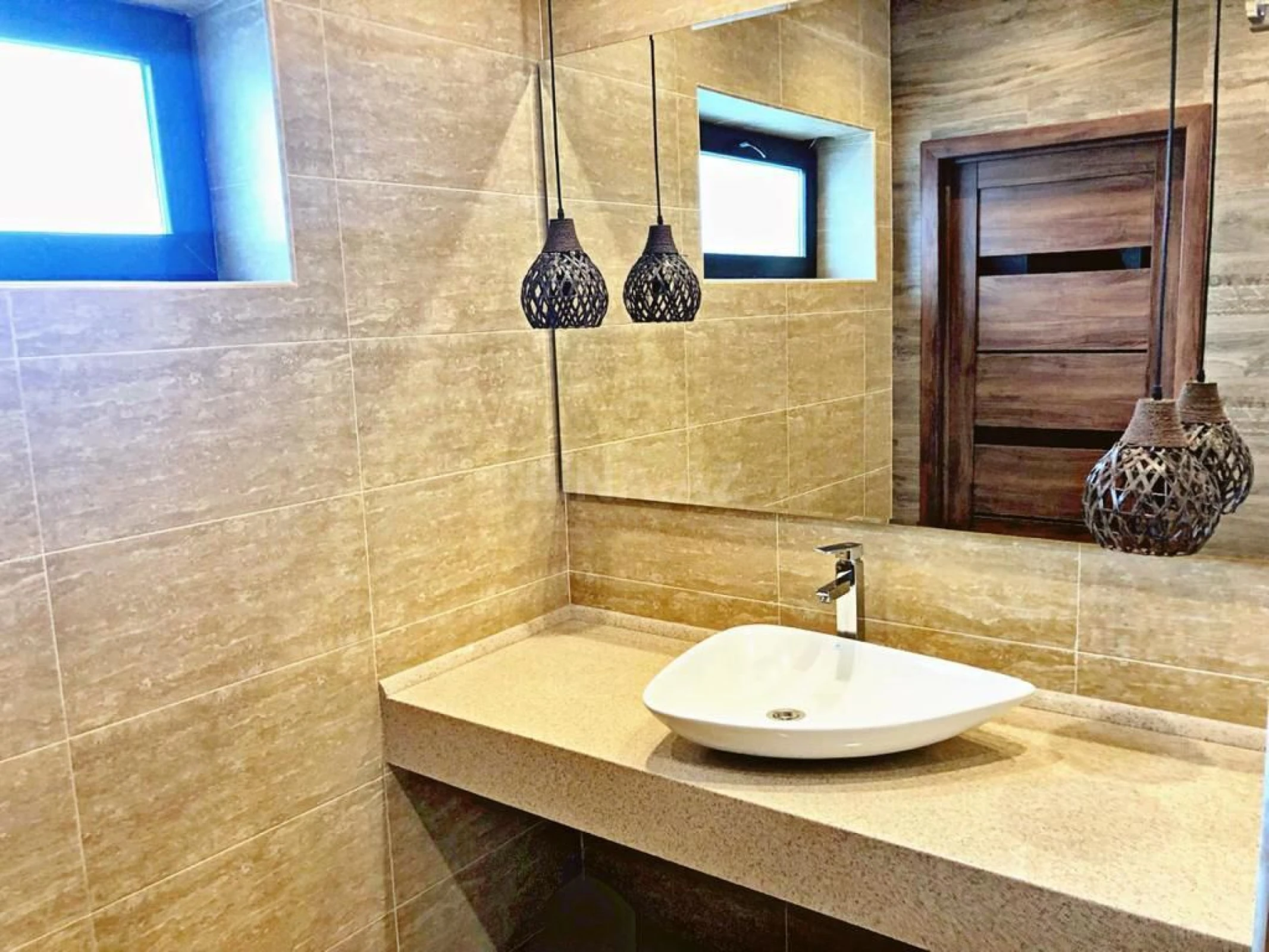 Satılır 5 otaqlı həyət evi 250 m²