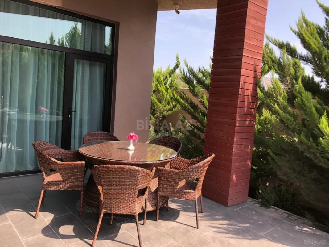 Satılır 5 otaqlı həyət evi 250 m²