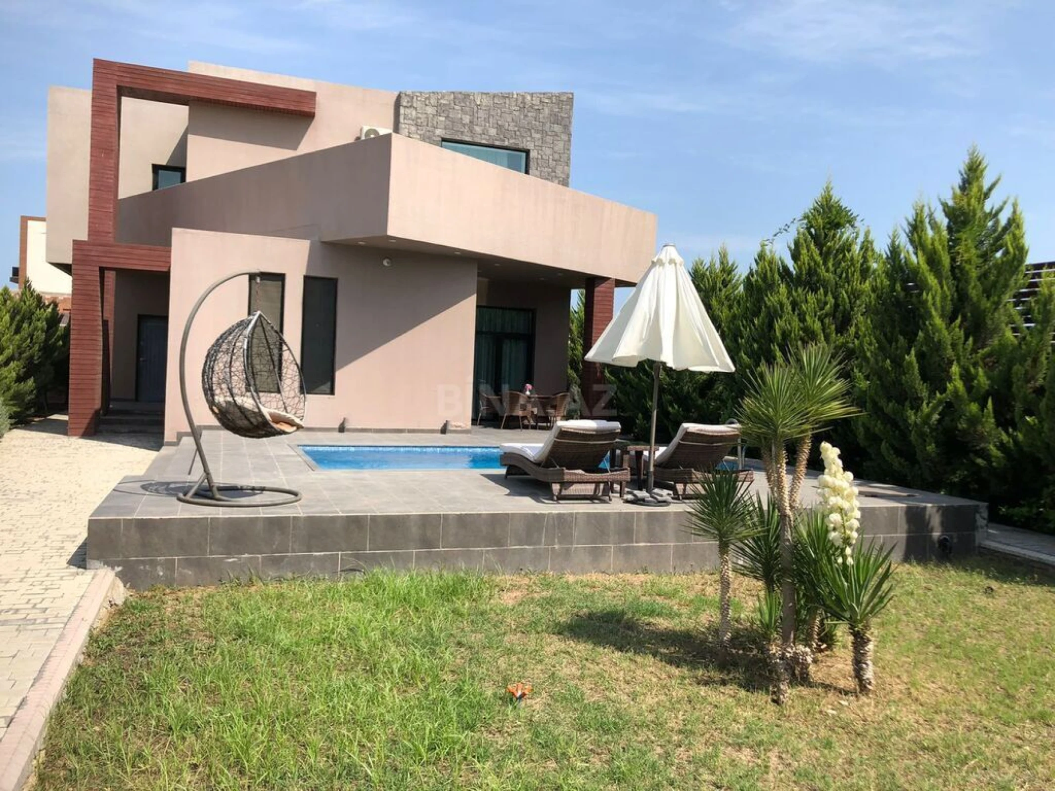 Satılır 5 otaqlı həyət evi 250 m²