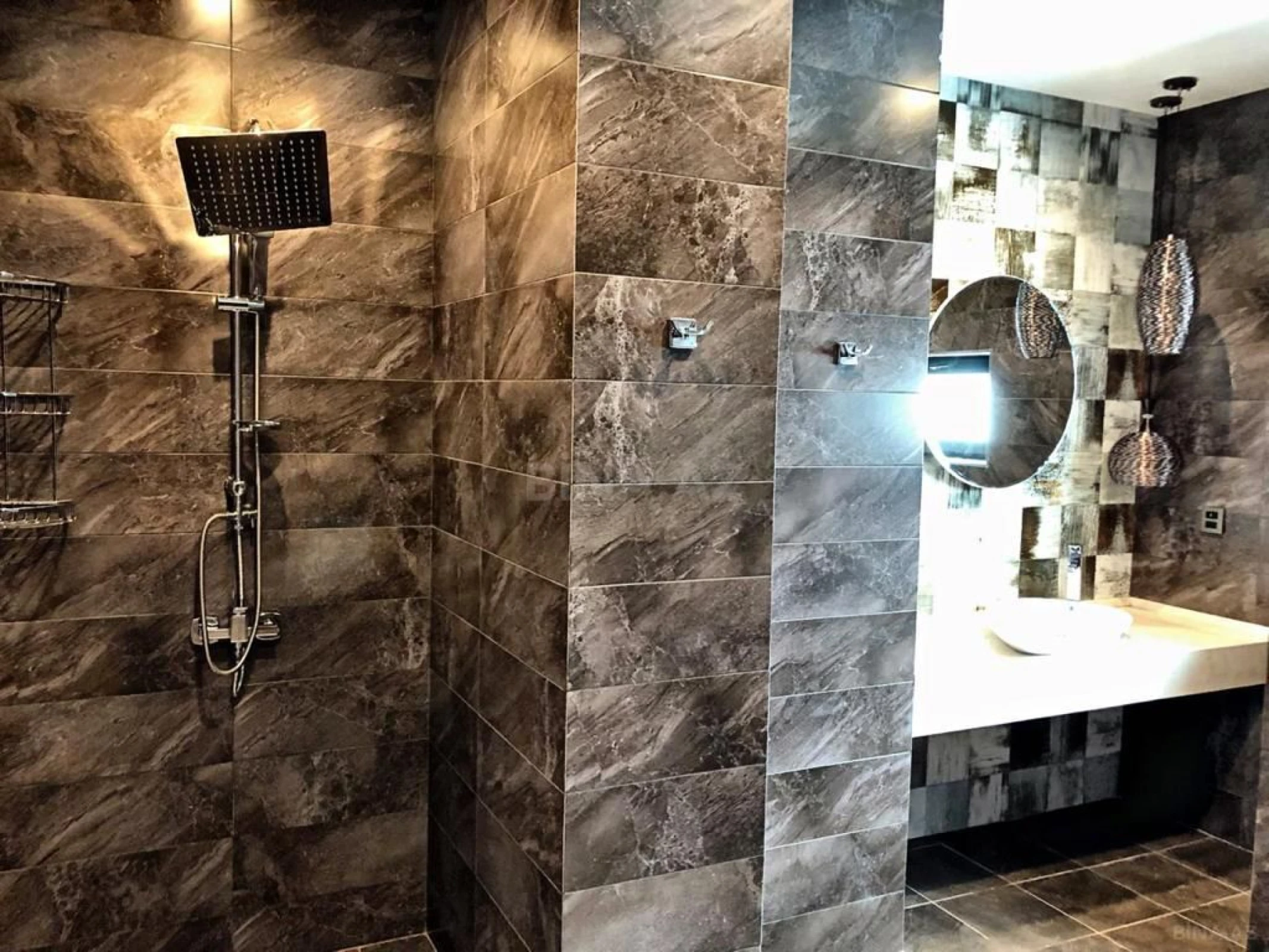 Satılır 5 otaqlı həyət evi 250 m²