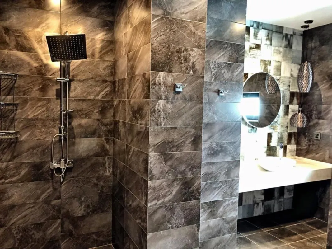 Satılır 5 otaqlı həyət evi 250 m²