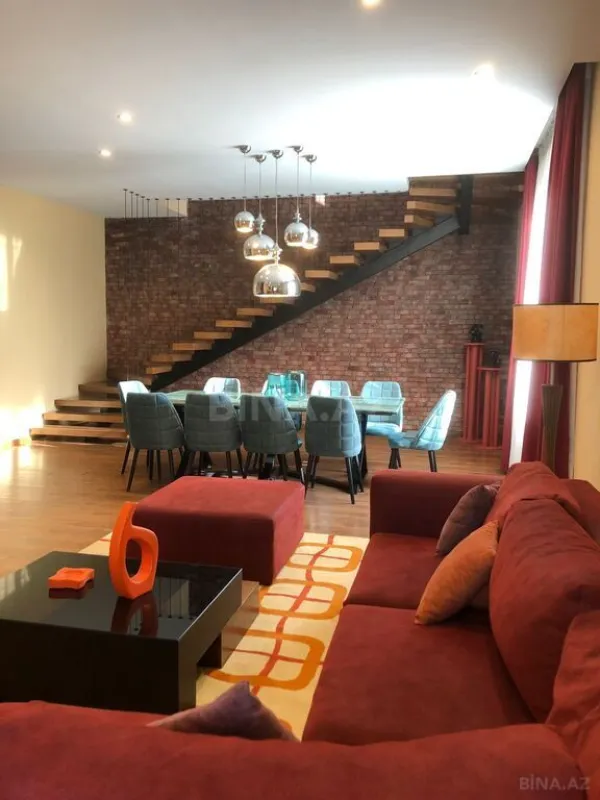 Satılır 5 otaqlı həyət evi 250 m²