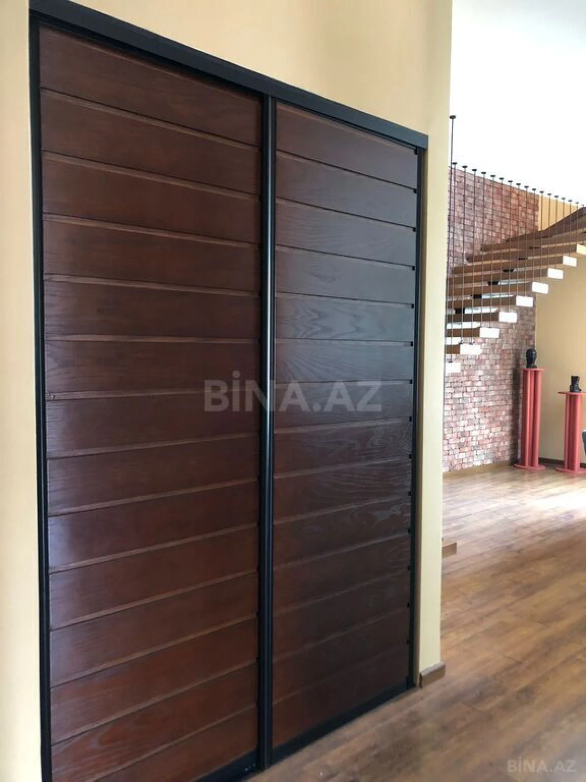 Satılır 5 otaqlı həyət evi 250 m²