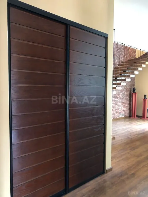 Satılır 5 otaqlı həyət evi 250 m²