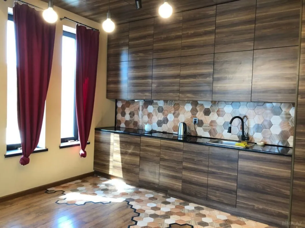 Satılır 5 otaqlı həyət evi 250 m²
