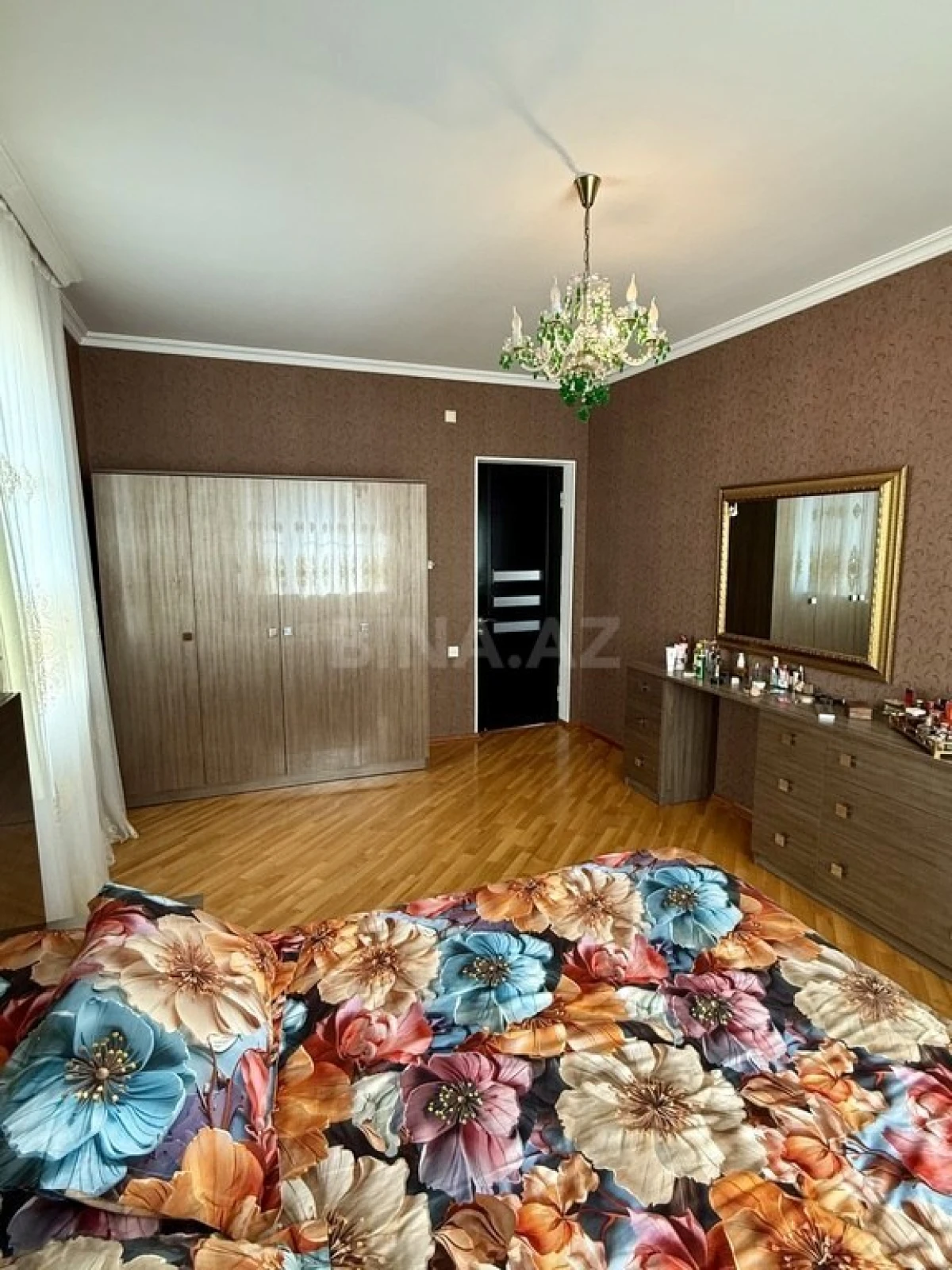 Satılır 5 otaqlı həyət evi 600 m²