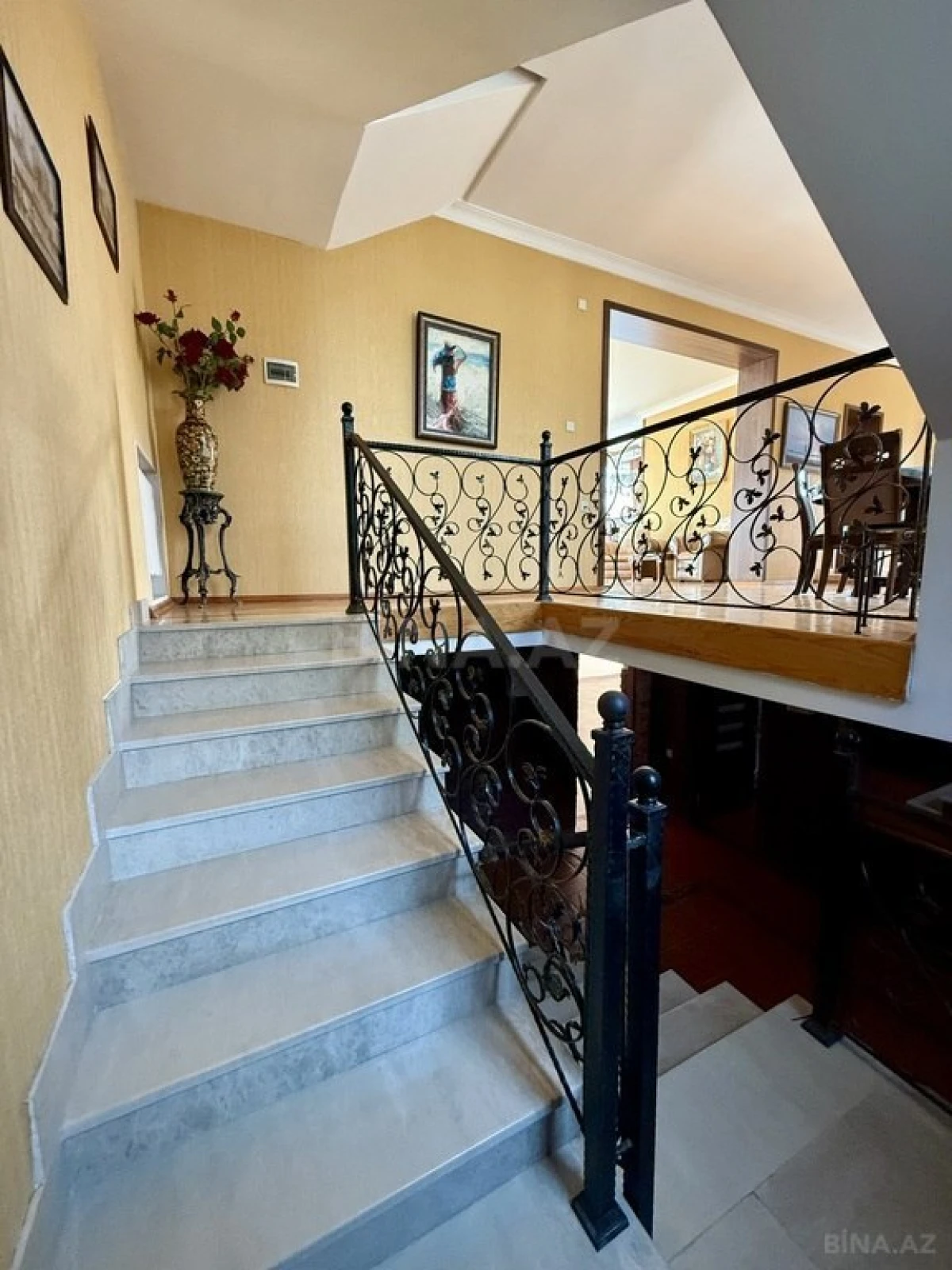 Satılır 5 otaqlı həyət evi 600 m²