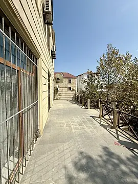 Satılır 5 otaqlı həyət evi 600 m²