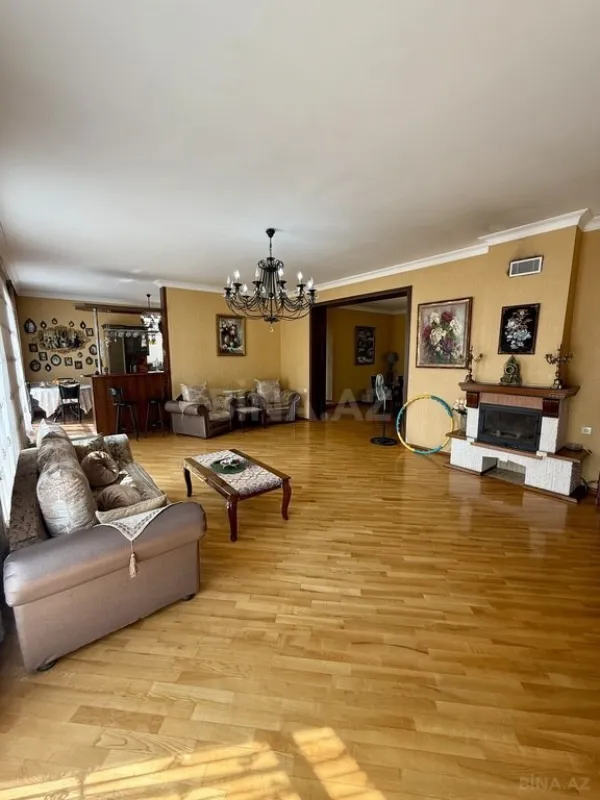 Satılır 5 otaqlı həyət evi 600 m²
