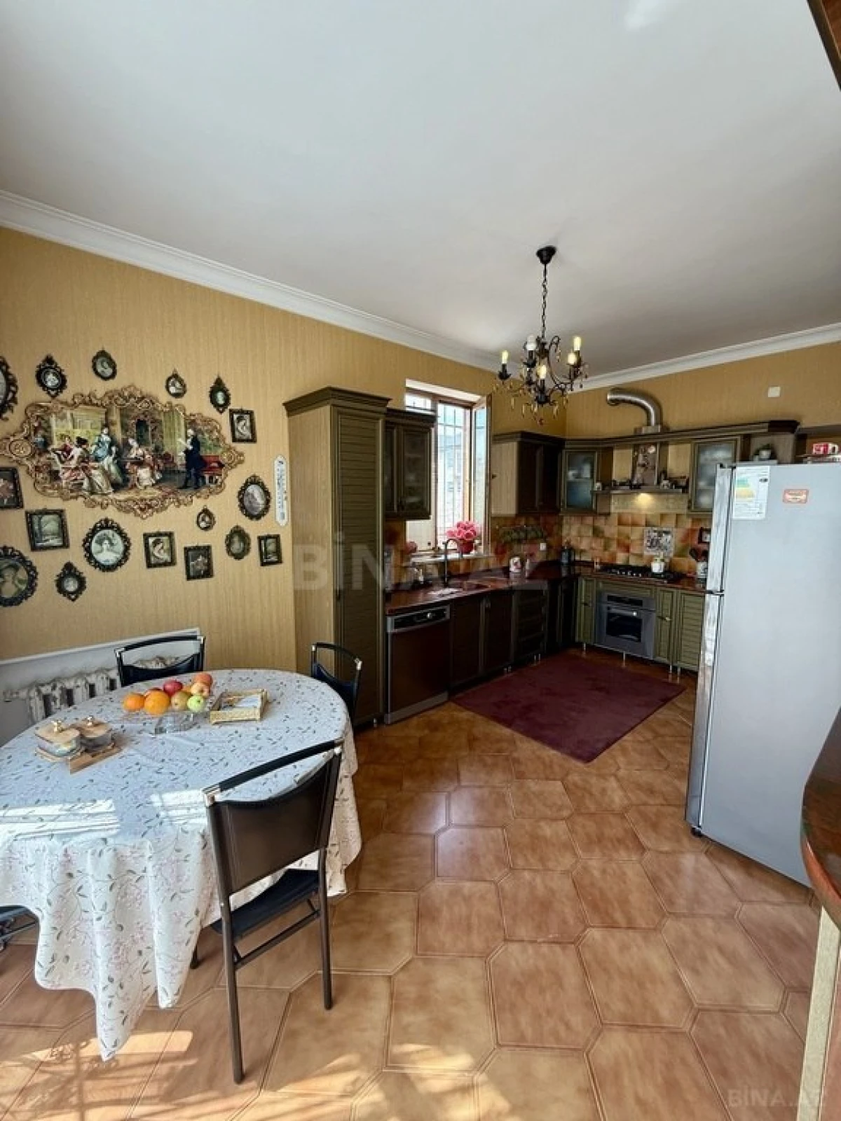 Satılır 5 otaqlı həyət evi 600 m²