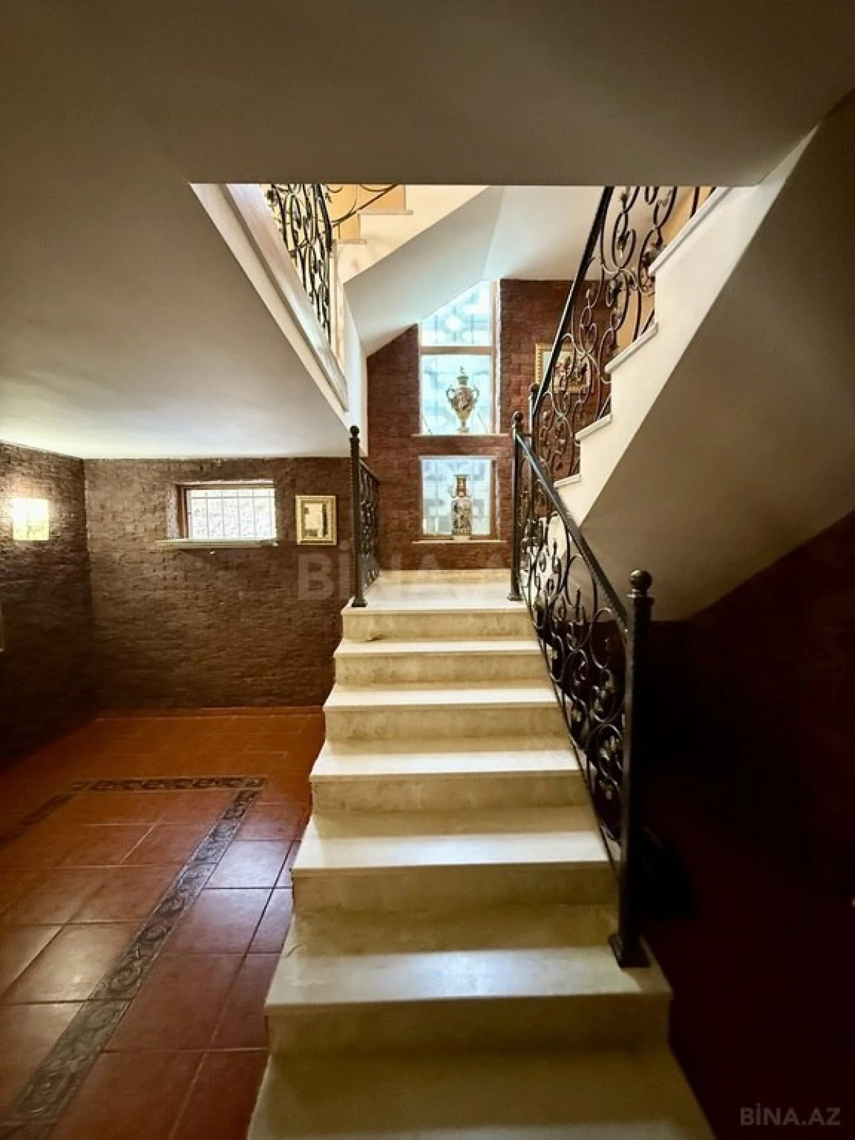 Satılır 5 otaqlı həyət evi 600 m²