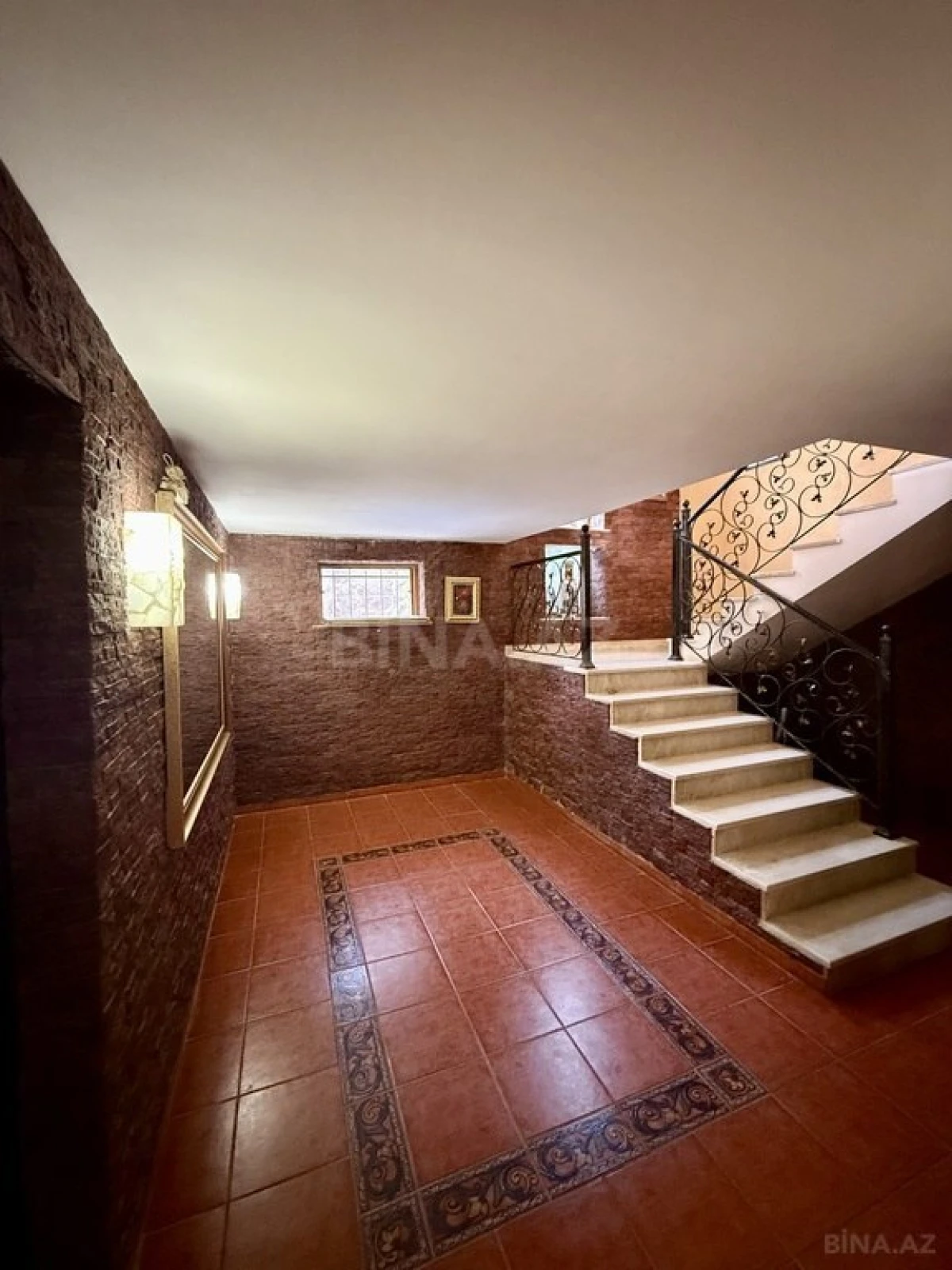 Satılır 5 otaqlı həyət evi 600 m²