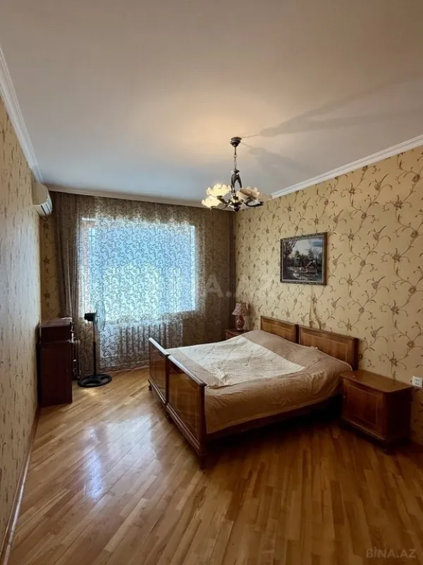 Satılır 5 otaqlı həyət evi 600 m²