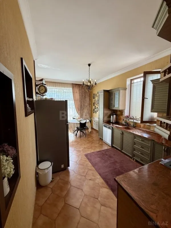 Satılır 5 otaqlı həyət evi 600 m²