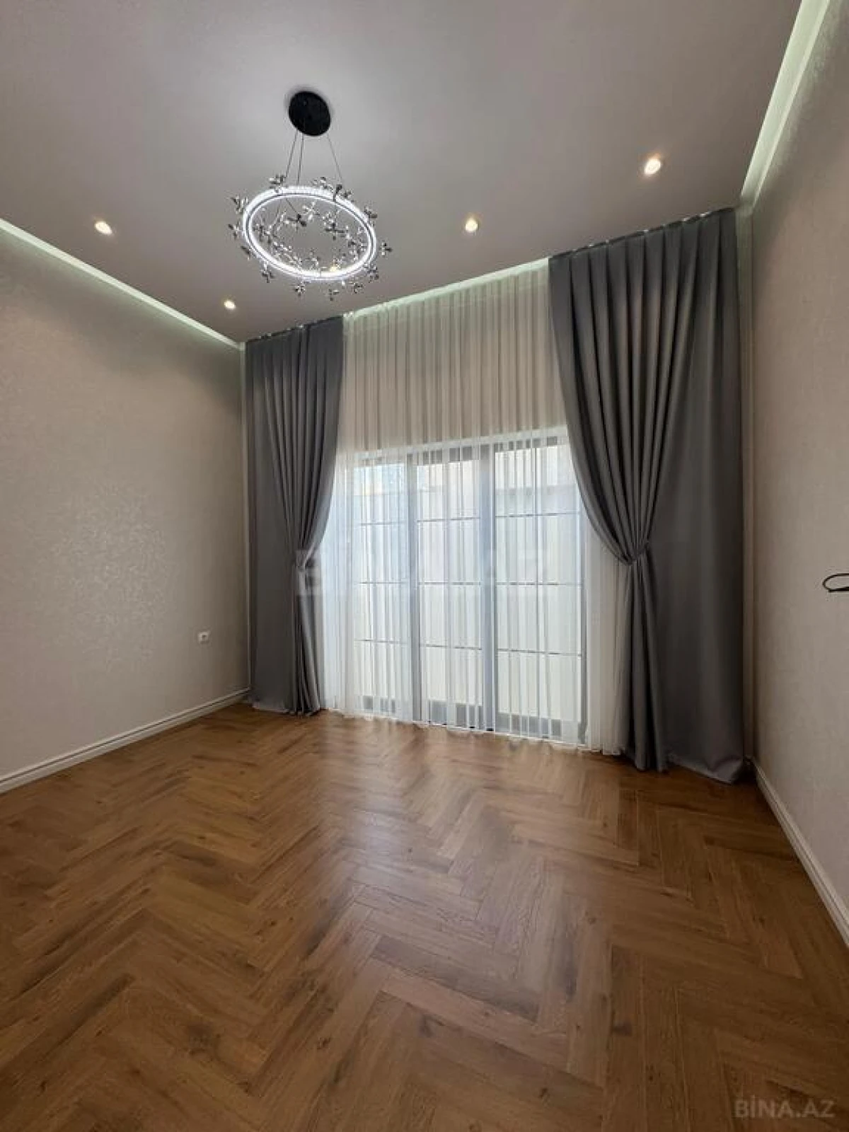 Satılır 5 otaqlı həyət evi 250 m²
