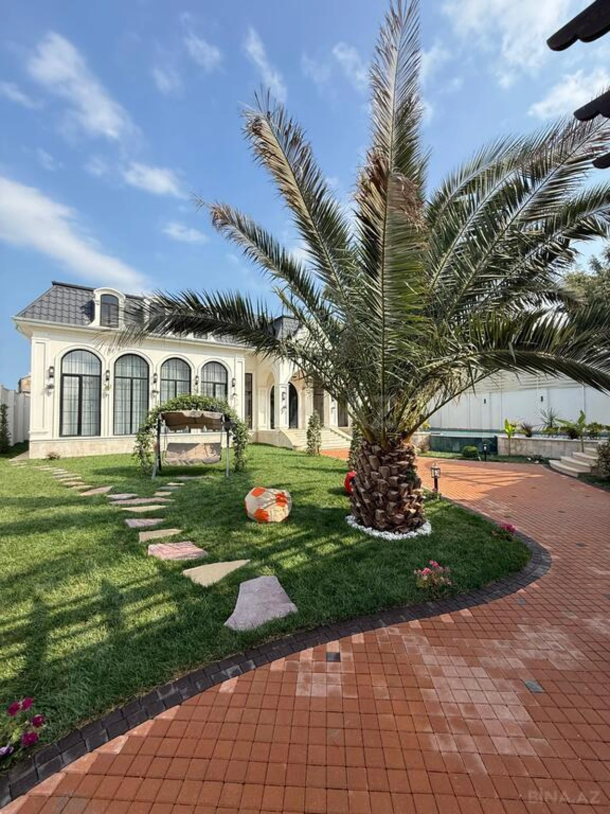 Satılır 5 otaqlı həyət evi 250 m²