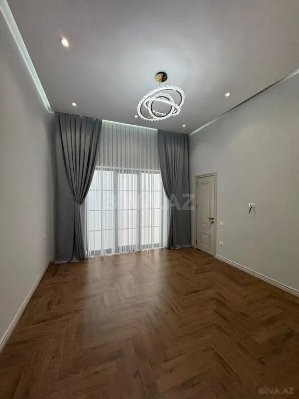 Satılır 5 otaqlı həyət evi 250 m²