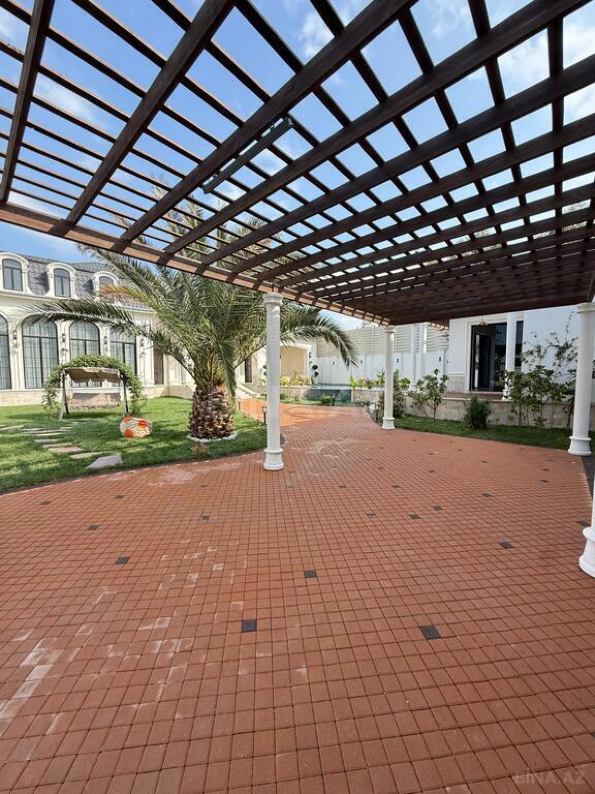 Satılır 5 otaqlı həyət evi 250 m²