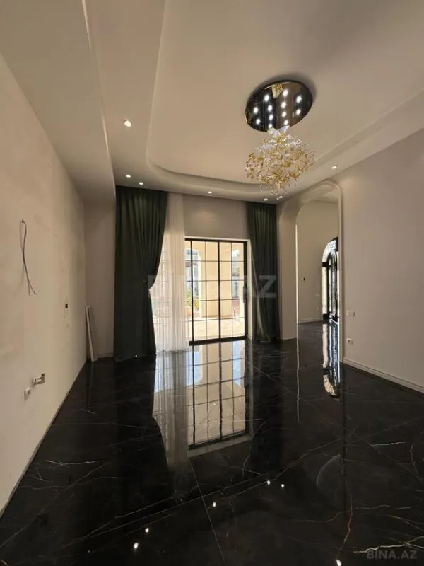 Satılır 5 otaqlı həyət evi 250 m²