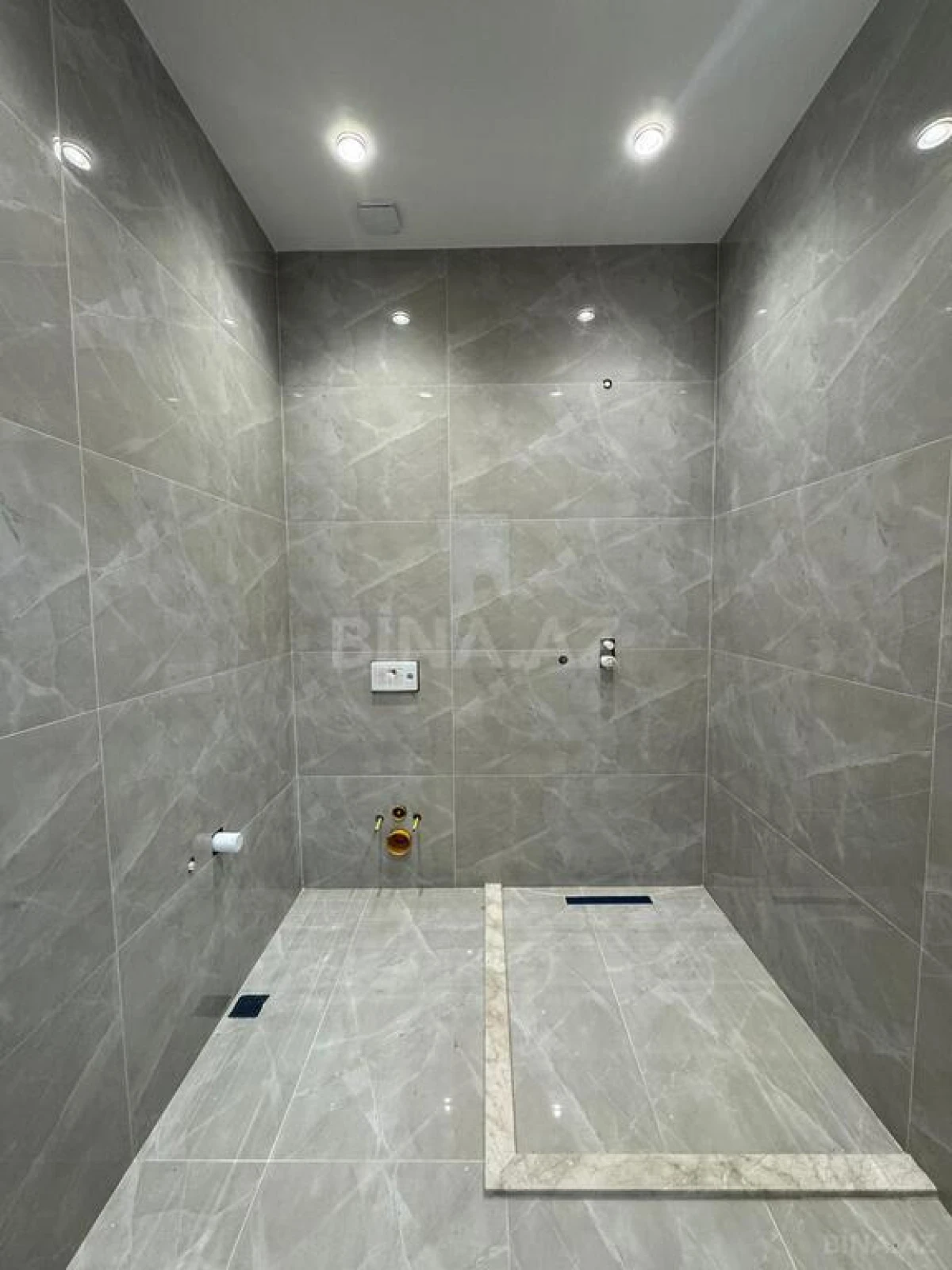 Satılır 5 otaqlı həyət evi 250 m²