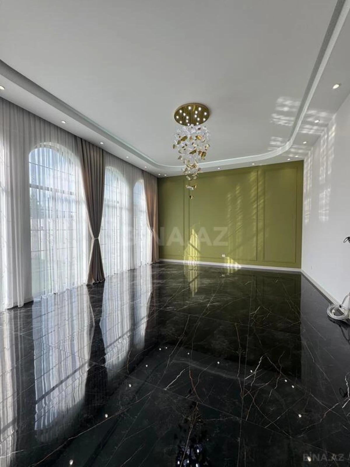 Satılır 5 otaqlı həyət evi 250 m²