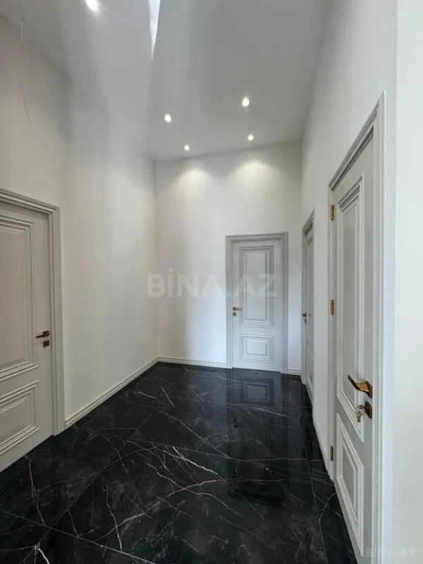 Satılır 5 otaqlı həyət evi 250 m²