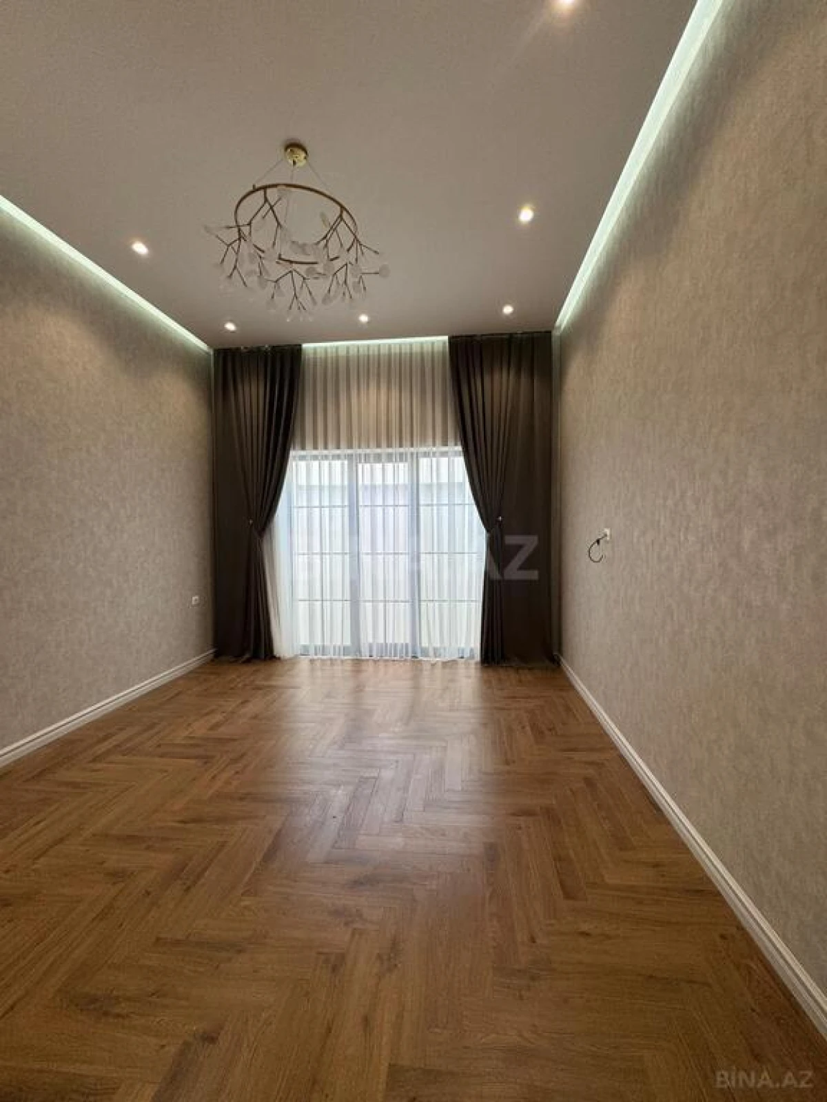 Satılır 5 otaqlı həyət evi 250 m²