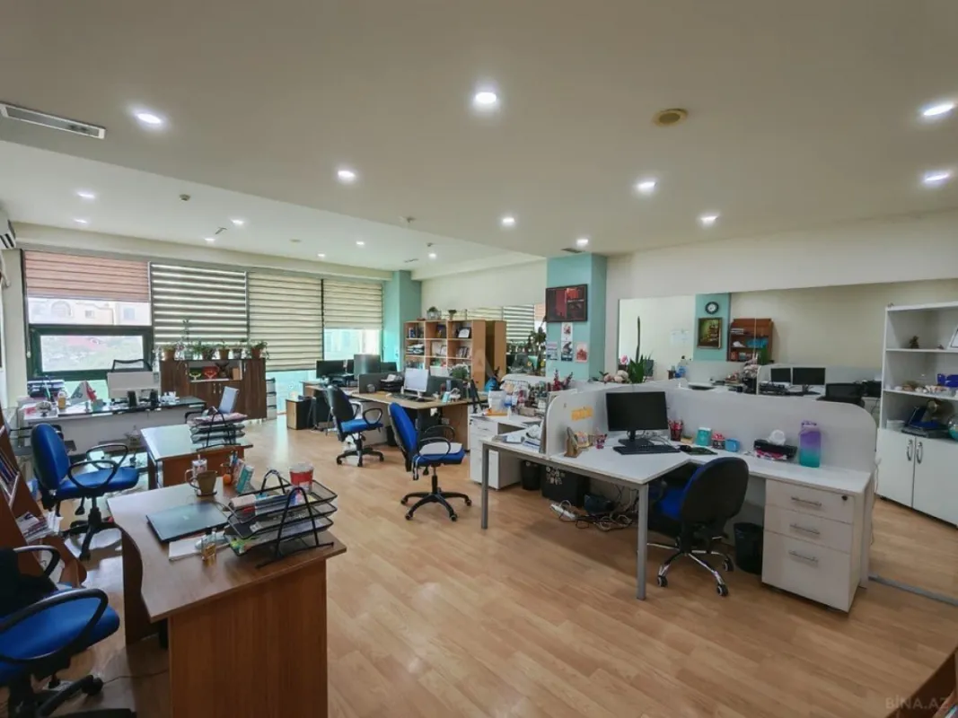 Kirayə verilir 20 otaqlı ofis 1100 m²
