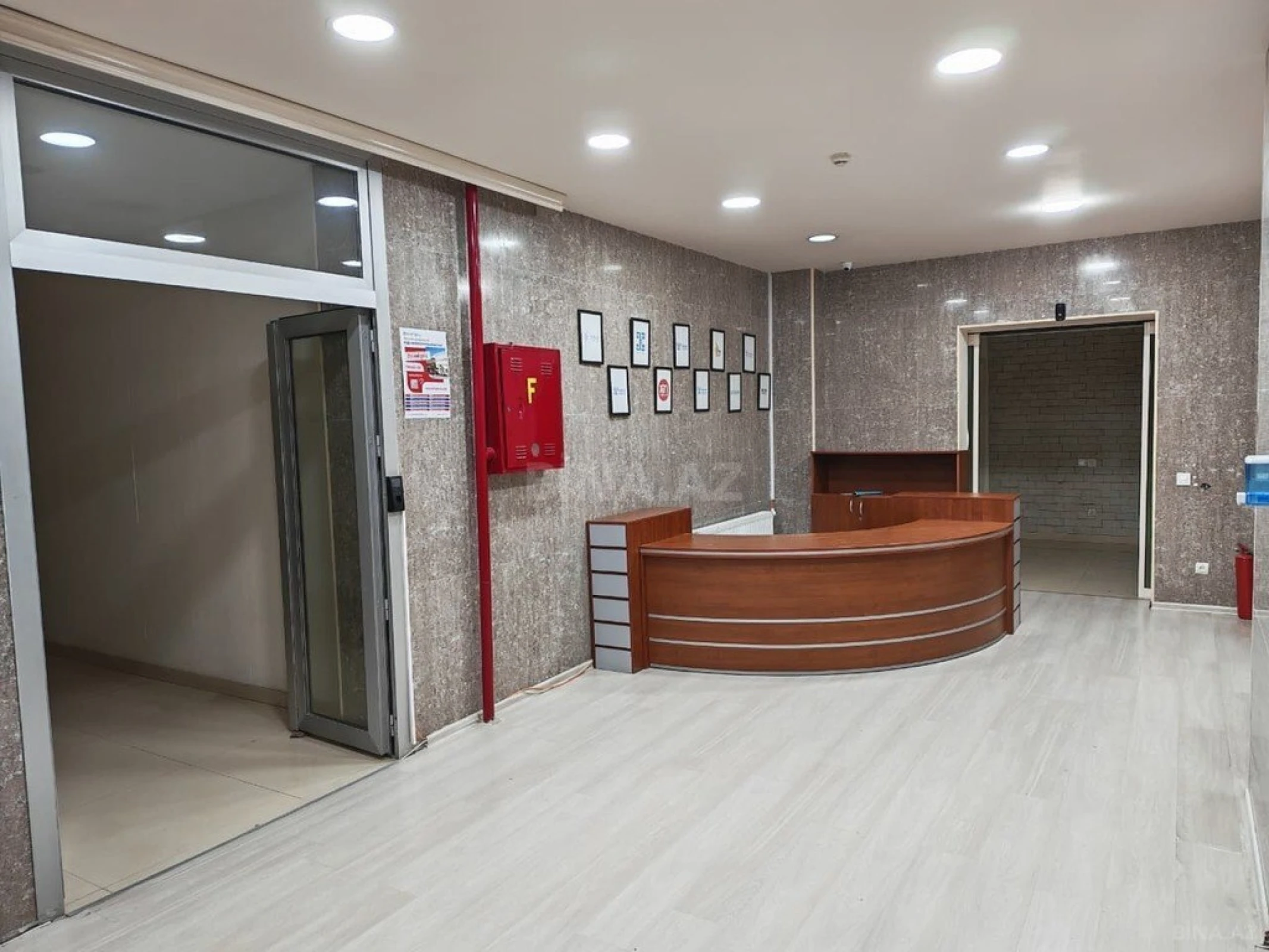 Kirayə verilir 20 otaqlı ofis 1100 m²