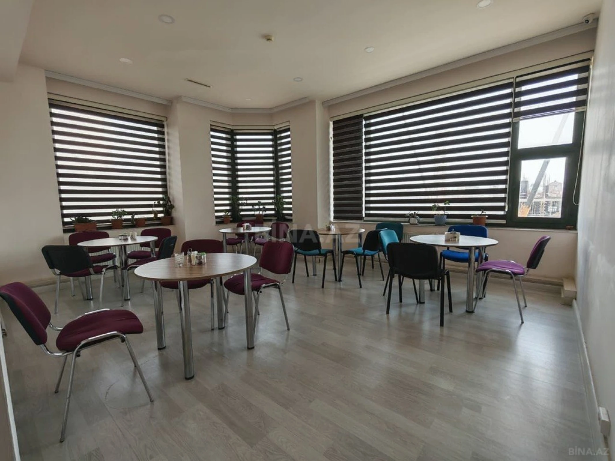 Kirayə verilir 20 otaqlı ofis 1100 m²