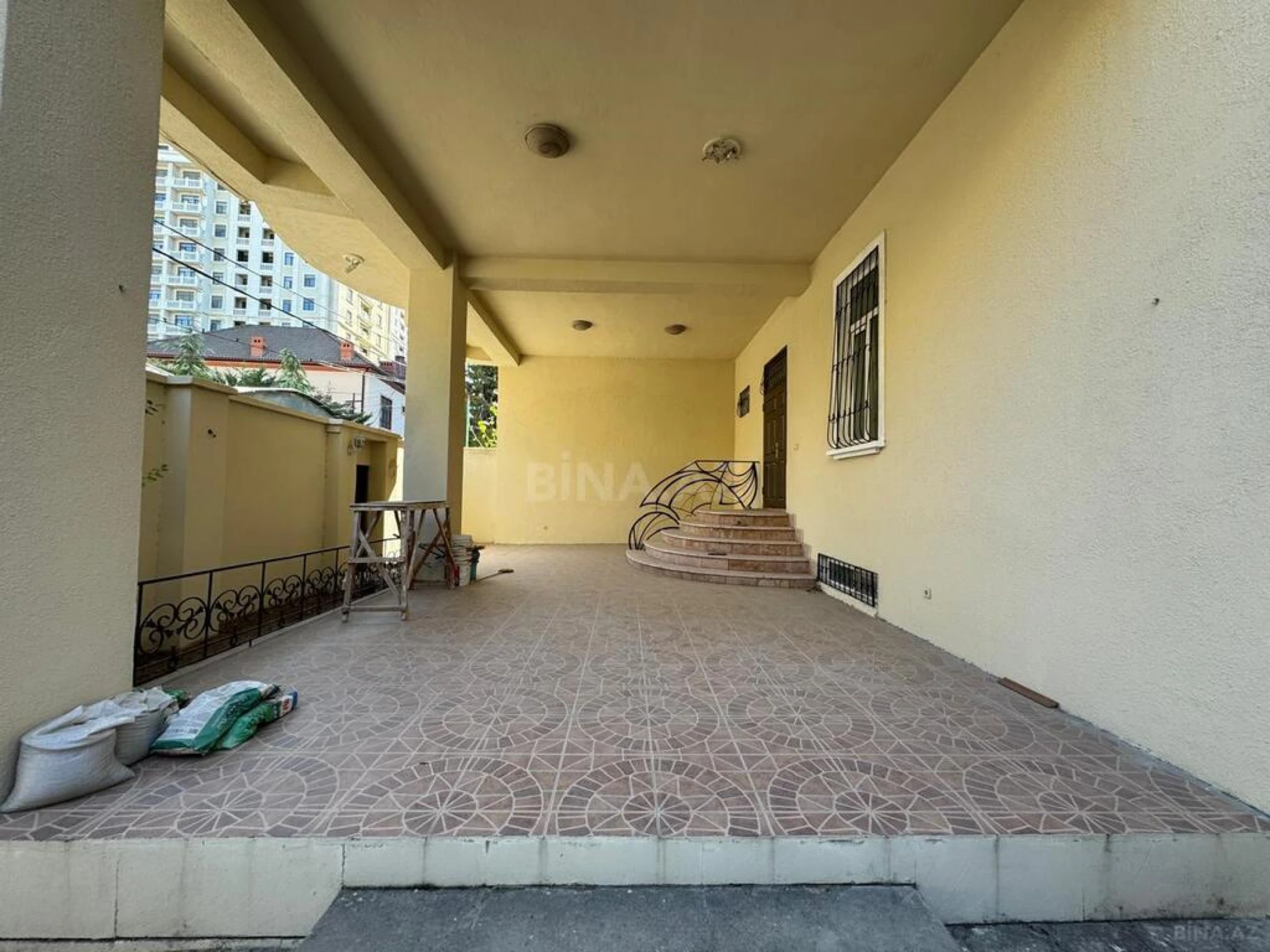 Satılır 7 otaqlı həyət evi 375 m²