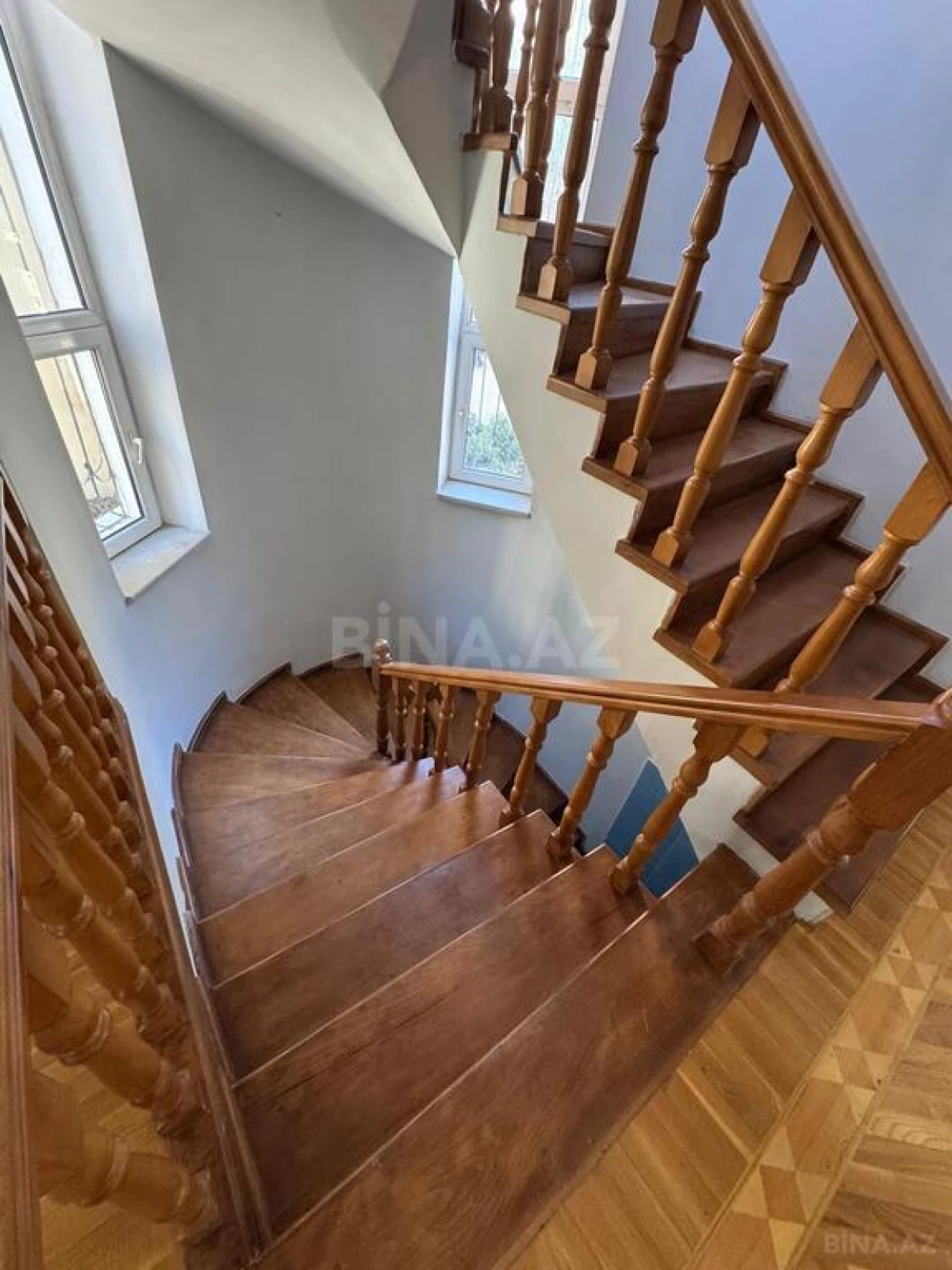 Satılır 7 otaqlı həyət evi 375 m²