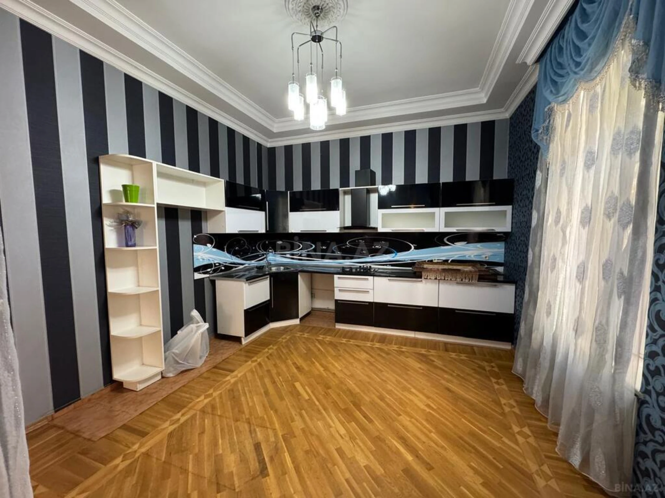 Satılır 7 otaqlı həyət evi 375 m²