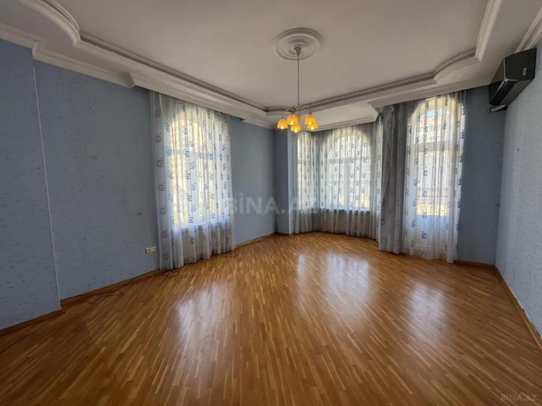 Satılır 7 otaqlı həyət evi 375 m²