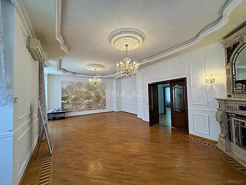 Satılır 7 otaqlı həyət evi 375 m²