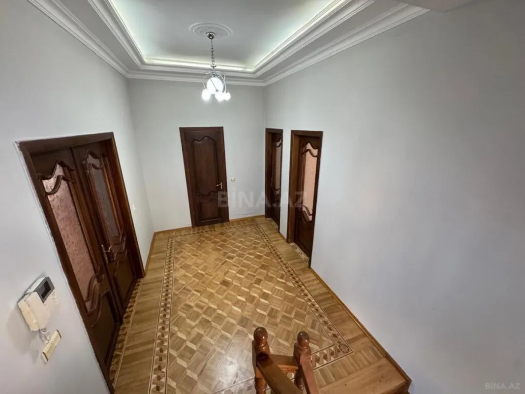 Satılır 7 otaqlı həyət evi 375 m²