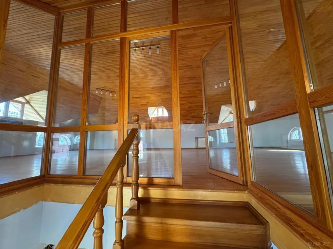 Satılır 7 otaqlı həyət evi 375 m²