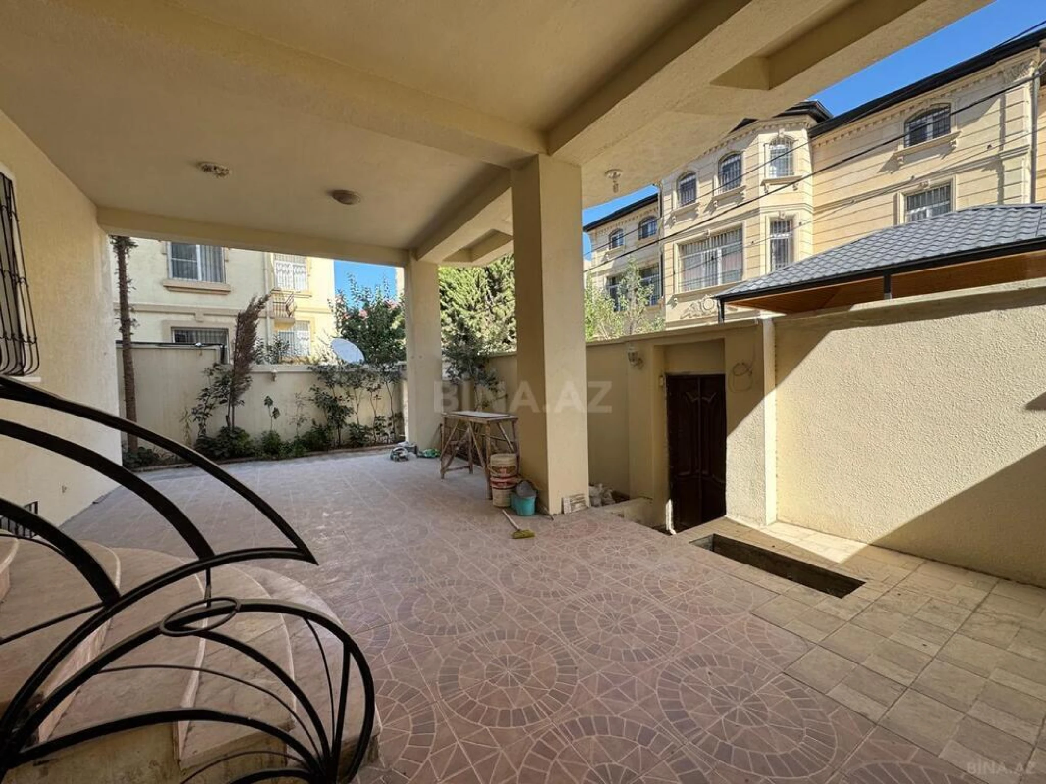 Satılır 7 otaqlı həyət evi 375 m²