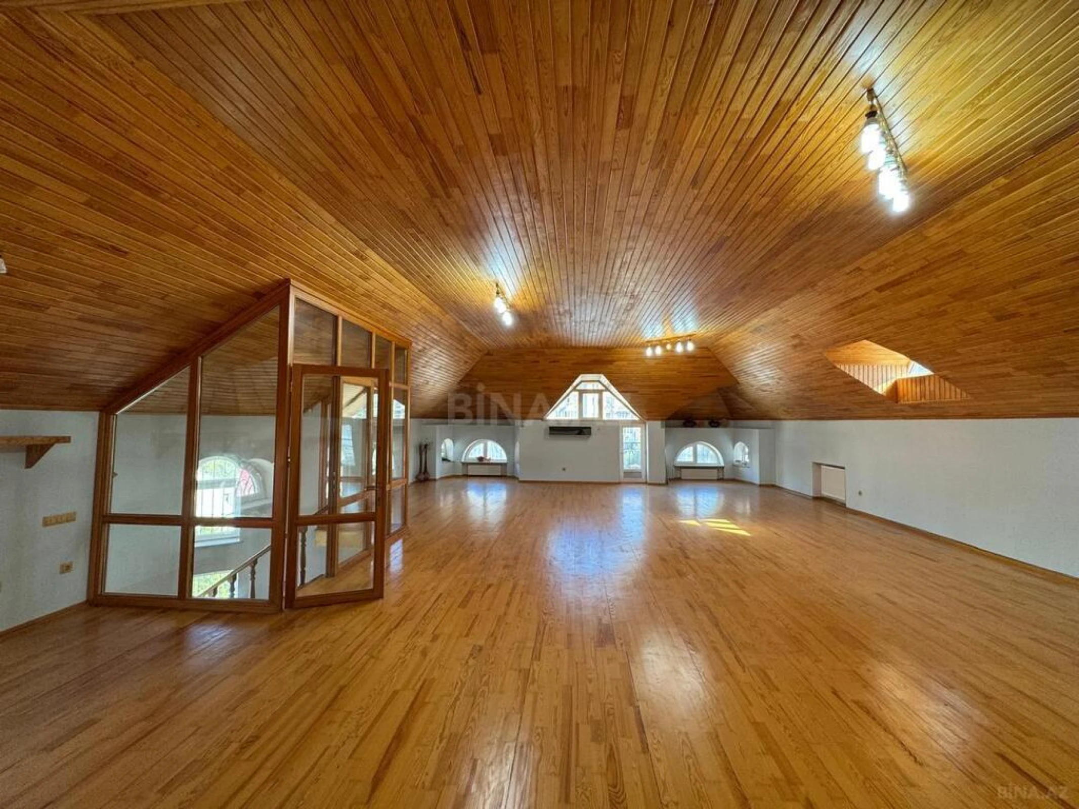 Satılır 7 otaqlı həyət evi 375 m²