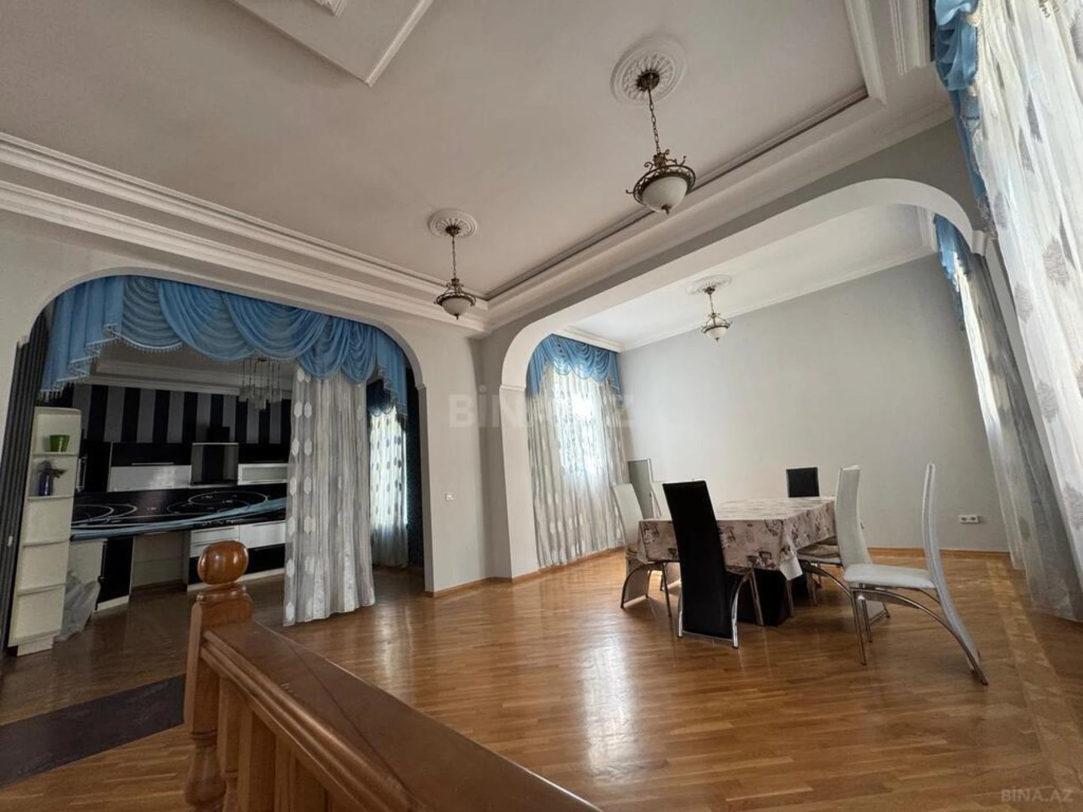 Satılır 7 otaqlı həyət evi 375 m²