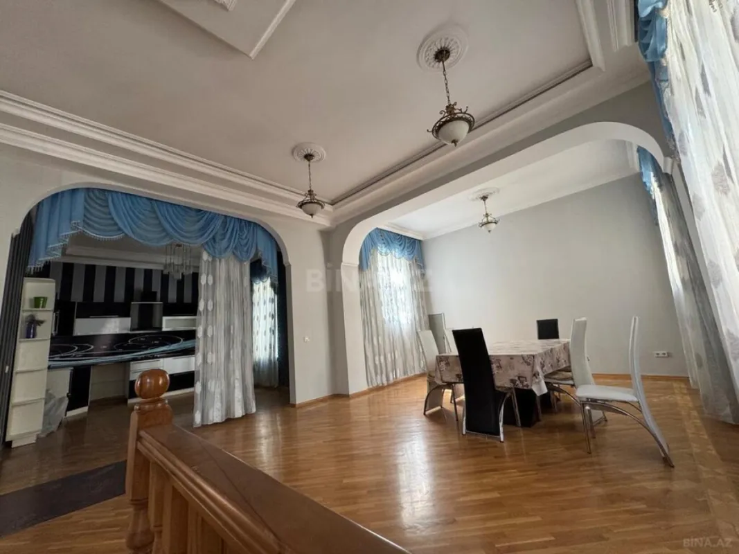 Satılır 7 otaqlı həyət evi 375 m²